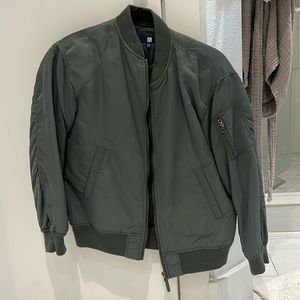 Uniqlo kids size 11-12 bomber jacket in green